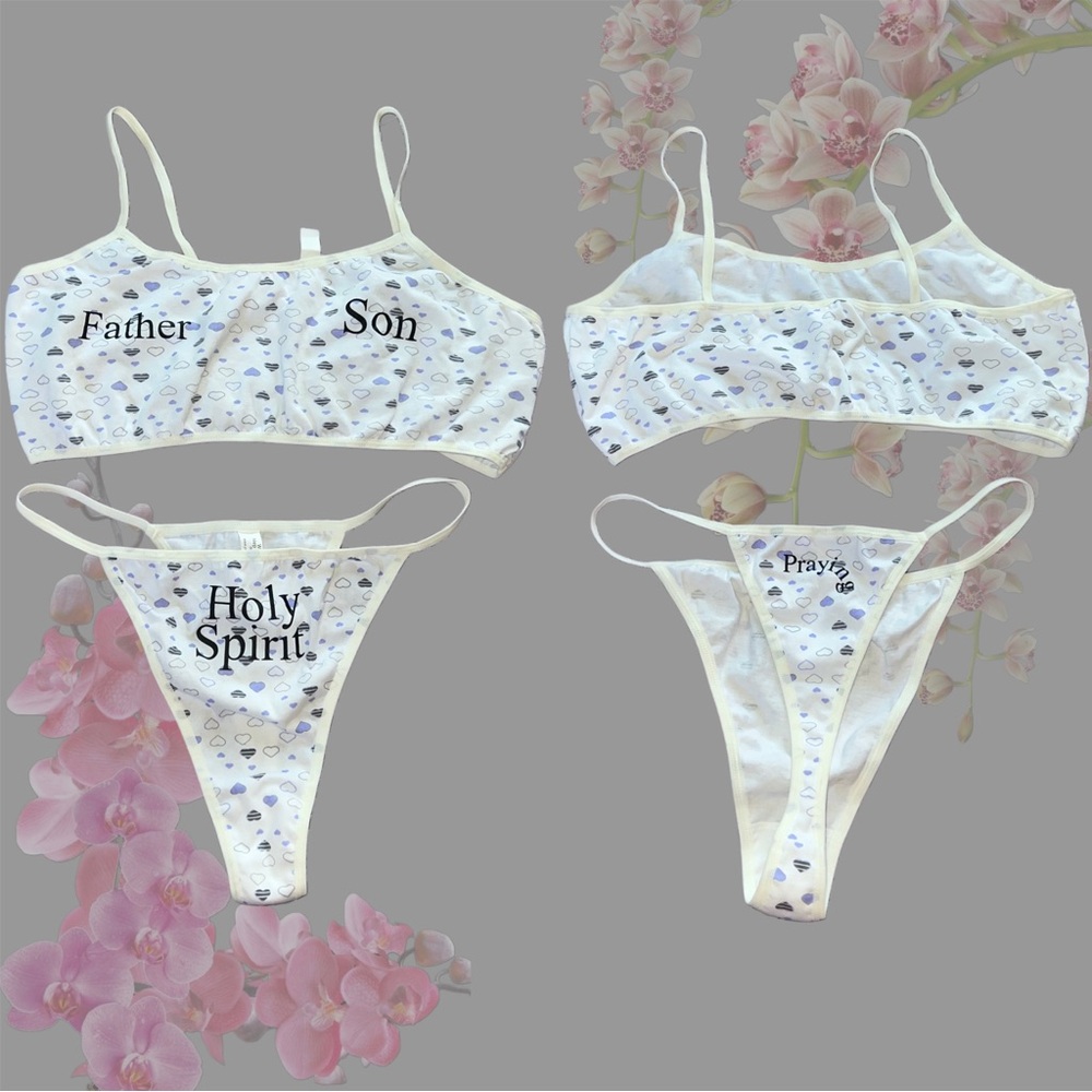Praying 2 Piece Set - Picture 2 of 16